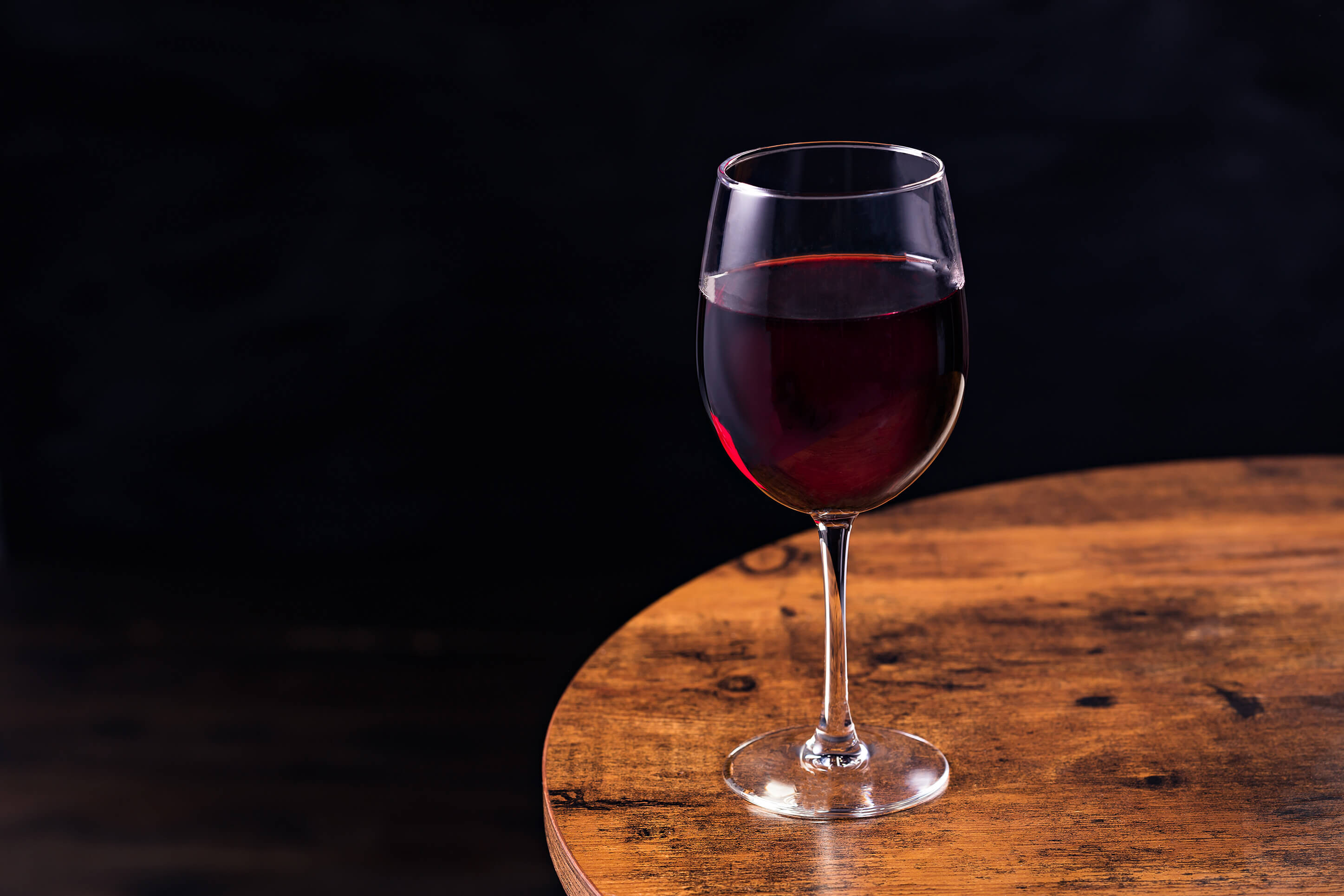 Refreshing red wine glass - The Iberians